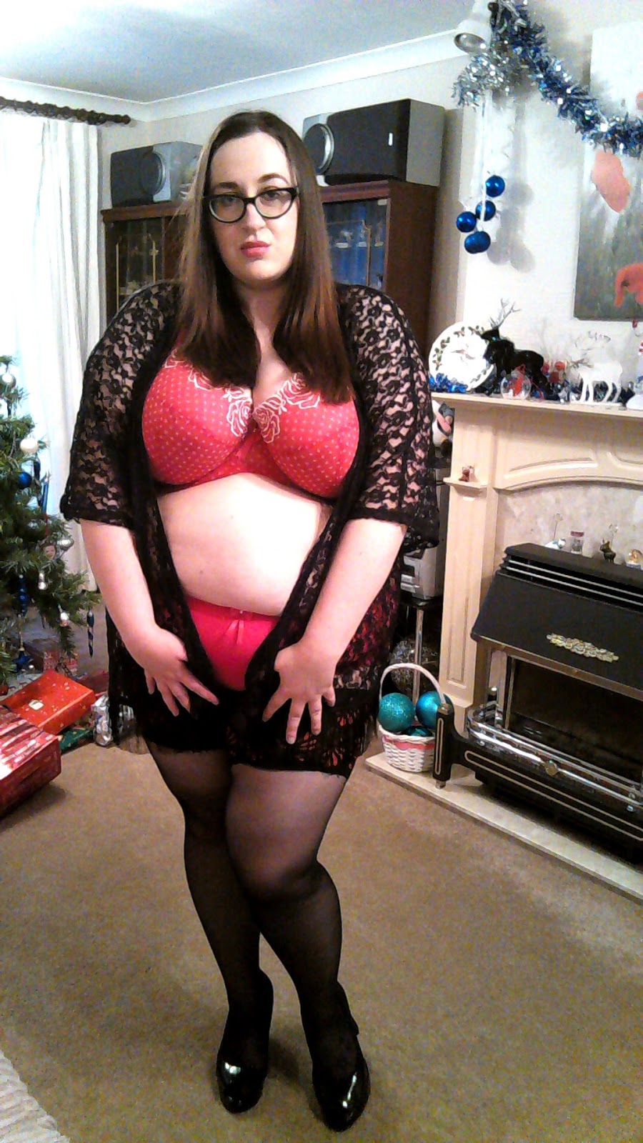 fat plus size girl bbw (size 20/22) wearing Elomi Betty Plunge Bra - Raspberry