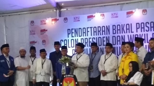 Prabowo Diledek Pendukungnya Saat Sebut Partai Berkarya dan Titiek Soeharto