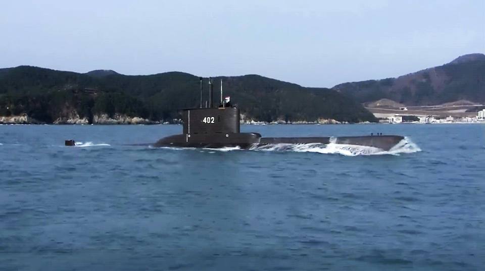 Warga Ambon Kunjungi Kapal Selam KRI Nanggala-402 | Radar ...