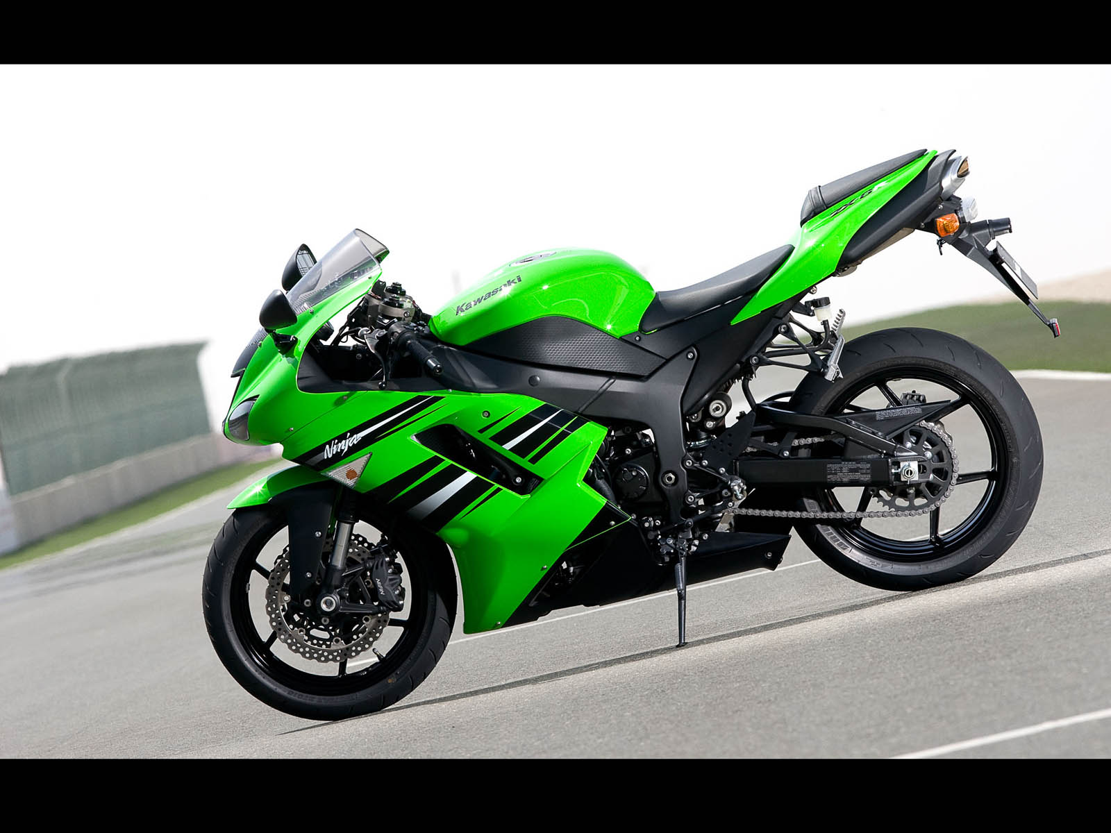 Kawasaki Ninja ZX 6R Bike | Desktop Wallpapers Online