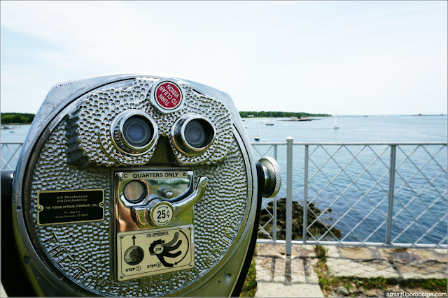 Prismáticos de Monedas en el Fuerte McClary, Maine 