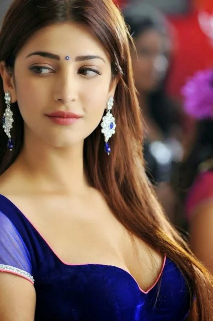 Shruti Hassan Hot Cleavage and Navel Show