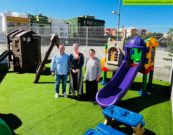 Fundación DinoSol dona un parque infantil al CEIP Mayantigo de La Palma