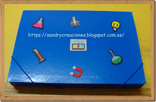 Decoración carpeta en Hama Beads ciencia