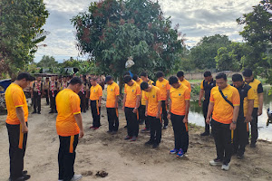 Polres Toba mendukung Danau Toba Bersih  , Dengan karya Bakti Pembersihan Enceng Gondok