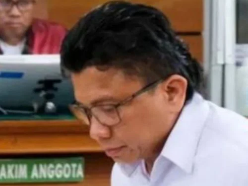 Saut Situmorang, menyarankan terdakwa Ferdy Sambo membongkar seluruh dugaan praktik kotor di tubuh Polri.