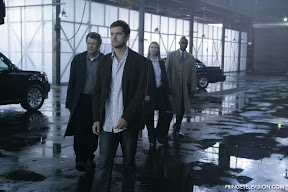 FRINGE: L-R: Walter (John Noble), Peter (Joshua Jackson), Olivia (Anna Torv) and Broyles (Lance Reddick) enter a governement warehouse to examine a mysterious cylinder found among the debris of a construction site explosion in the FRINGE episode The Arrival airing Tuesday, Sept. 30 (9:00-10:00 PM ET/PT) on FOX. ©2008 Fox Broadcasting Co. Cr: Craig Blankenhorn/FOX