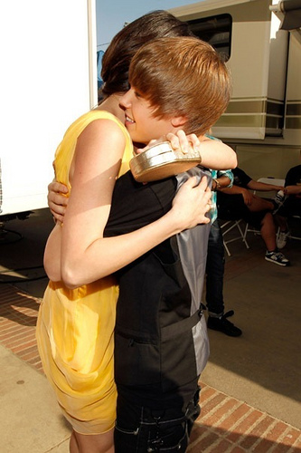 selena gomez justin bieber beach kiss. 2010 Justin Bieber and Selena