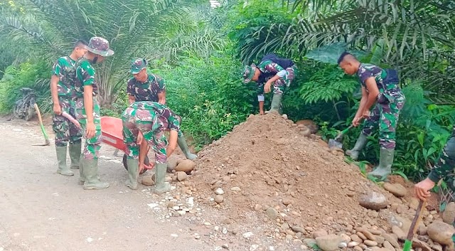 Wujudkan Kesejahteraan Warga, Tak Ada Istilah Libur Bagi Satgas TMMD 111 Kodim 0204/DS