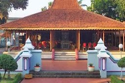 Gambaran Rumah Adat Jawa Tengah