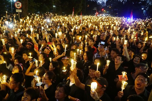 Aksi 1000 Lilin Berlangsung Di Berbagai Kota Untuk Ahok