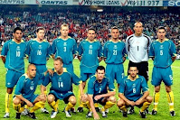 Selección de AUSTRALIA - Temporada 2003-04 - Colosimo, Chipperfield, Laybutt, Lazaridis, Zdrilic, Schwarzer y Vidmar; Bresciano, Grella, Emerson y Skoko - AUSTRALIA 1 (Bresciano), TURQUÍA 3 (Özat y Hakan Sükür 2) - 21/05/2004 - Partido amistoso - Sidney (Australia), ANZ Stadium