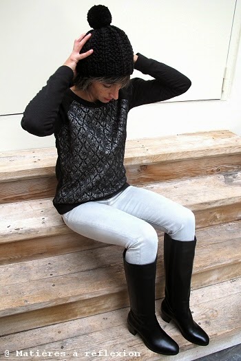 Look du jour : bottes noires, sweat eple & melk, jeans et bonnet Charlotte Sometime