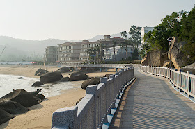 La promenade aménagée sur la plage à Xiamen