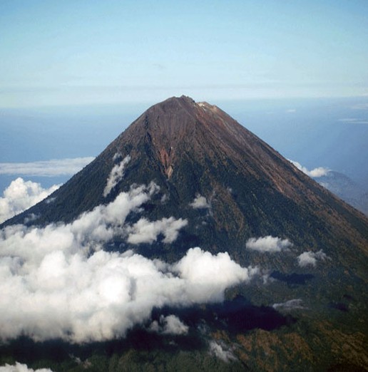Pesona Keindahan Wisata Gunung Agung  di Kubu Karangasem 