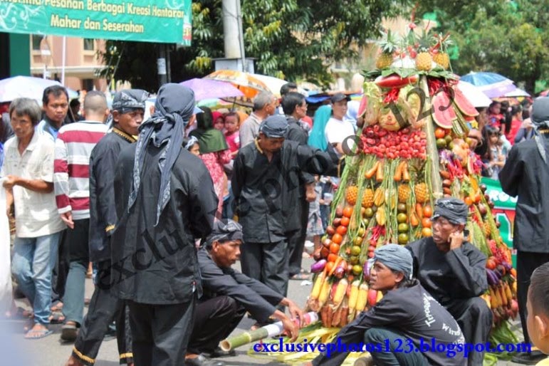 Foto Gunungan Pawai Budaya Purbalingga 2013