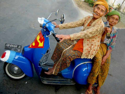 CERITA DAN FOTO LUCU Nenek Nenek Gaul