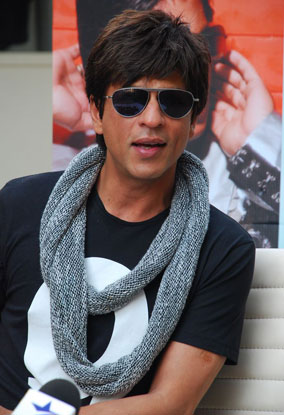 Shahrukh Khan scarf Billu Barber press meet