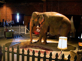 Banksy, artist, exhibit, los angeles, california, 2006, usa, mary cummins, animal advocates, gallery, downtown, have trunk will travel, animal cruelty, animal abuse, paint, toxic, unsafe, england