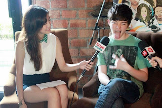 Greyson show his Rock Star pose in Bangkok Thailand 2012