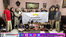 Berbagi Berkah di Bulan Suci Ramadhan, Keluarga H. Damanhuri Bagi-Bagi Sembako