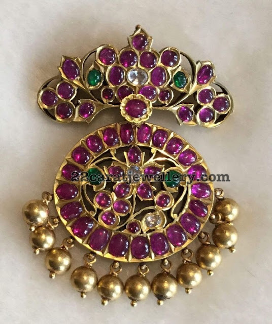 Attractive traditional Burmese rubies pendants in addition to uncomplicated necklaces amongst pearls in addition to gilt b Burmese Rubies Pendant Sets 
