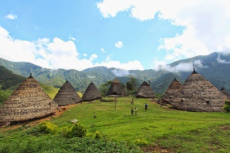 Rumah Adat NTT  Rumah Mbaru Niang