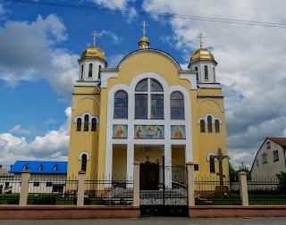 Жовква. Вул. Львівська. Православна церква св. Апостолів Петра і Павла