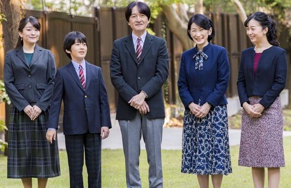 Crown Prince Fumihito and Crown Princess Kiko, and their daughters Princess Mako and Princess Kako