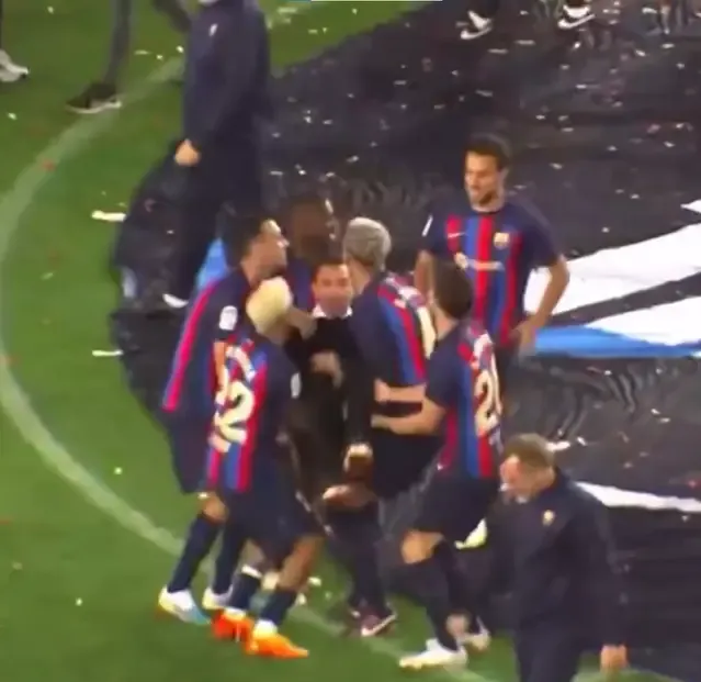 Spotted: Barca players toss Xavi in the air to celebrate La Liga success
