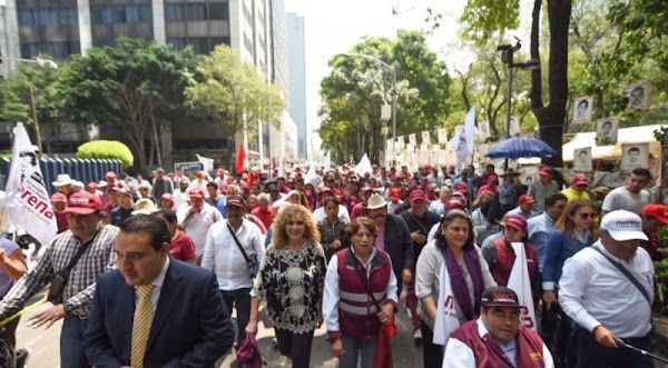    Mancera le echa la policía a Delfina y detiene su marcha con rumbo a Los Pinos.