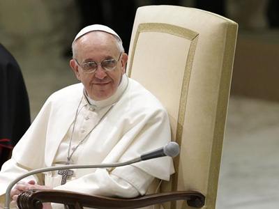 Papa Francesco: "Il lavoro è per tutti: bisogna aiutare i giovani disoccupati"
