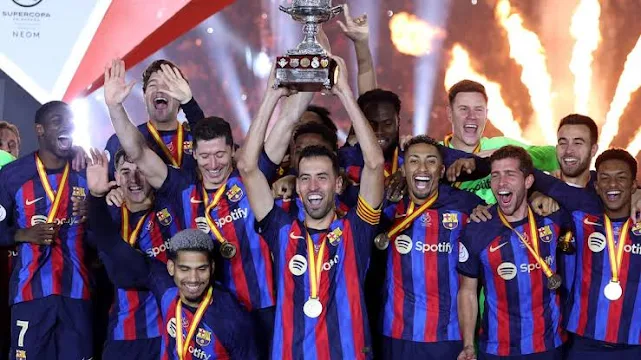 Le FC Barcelone célébrant le titre de la Liga 2022/23