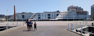 Edificios con forma de barco en Gijón.