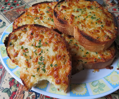 Small Batch Garlic Cheese Bread