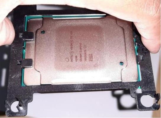CPU terpasang pada carrier