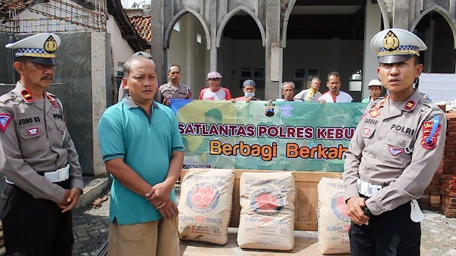 Hasil Sedekah Anggota Satlantas Polres Kebumen Bantu Pembangunan Masjid di Panjer