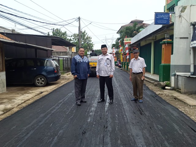 Gunakan Dana Kelurahan. Dua Titik Jalan Di Pondok Petir Diaspal