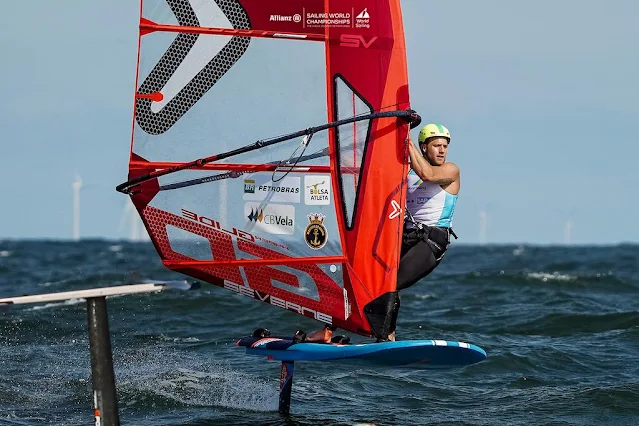 Mateus Isaac durante uma das provas no Mundial de Vela