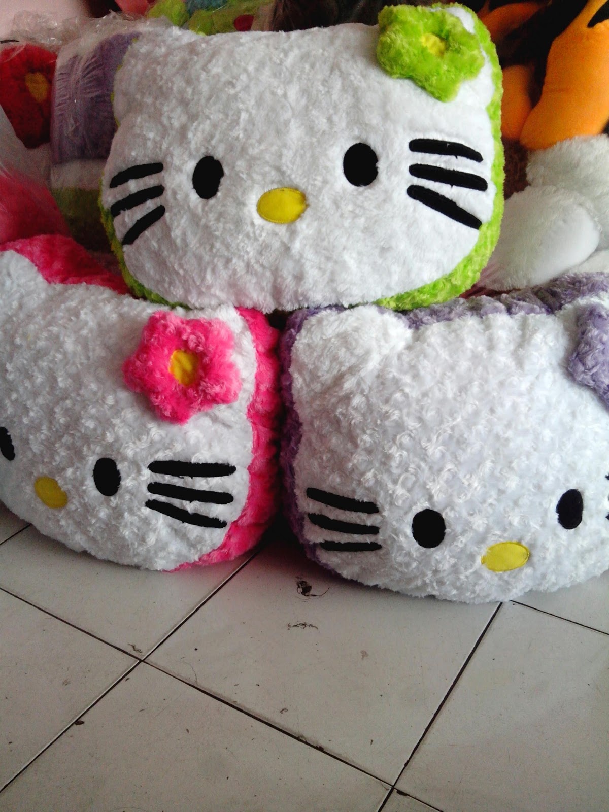  Boneka  Bantal  Hello Kitty Sedang Hafiz Toys