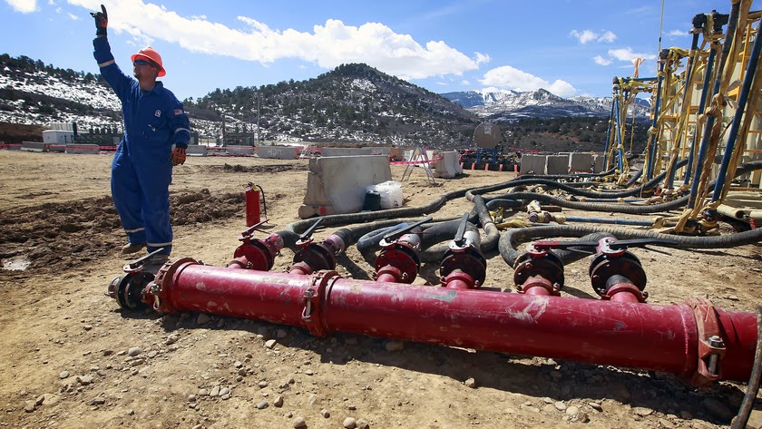 Pumps at an Encana Oil & Gas Inc. hydraulic fracturing and extraction site, outside Rifle, in western Colorado, on March 29, 2013. (Credit: Brennan Linsley/AP Photo) Click to enlarge. 