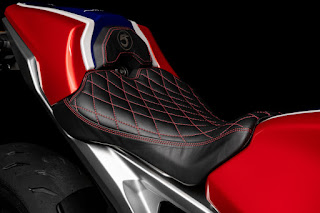 Honda CB1000R 5Four (2021) Saddle Detail