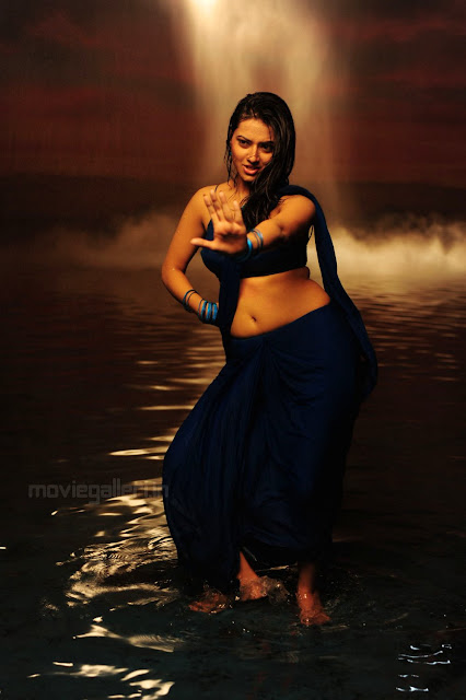 isha chawla navel pics