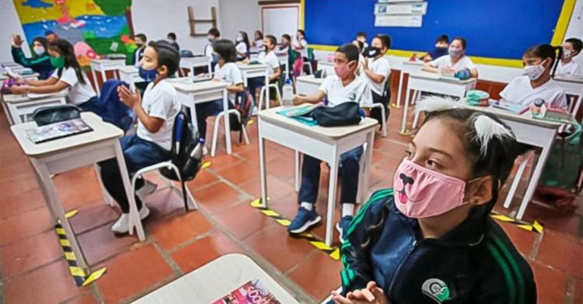 ELMER HUERTA: Especialista en salud pública a favor del uso facultativo de mascarillas en colegios