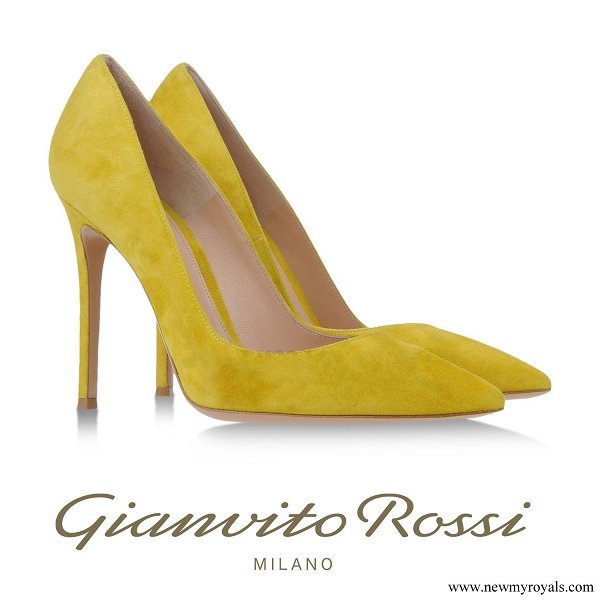 Crown-Princess-Gianvito-Rossi-Pumps-in-Yellow.jpg