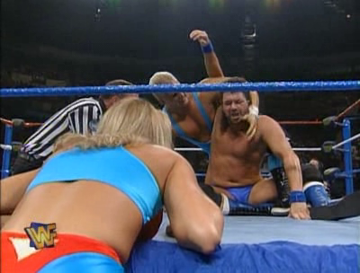 WWF / WWE - SUMMERSLAM 1995 - Sunny cheers on Skip in his match against Barry Horowitz