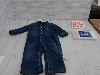 中古品　子供服　８０ｃｍ　GAP　デニム長袖カバーオール　３９８円