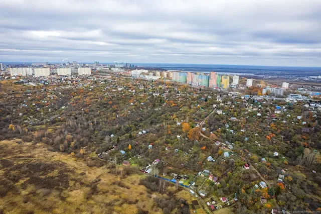Склон холма застроен СНТ