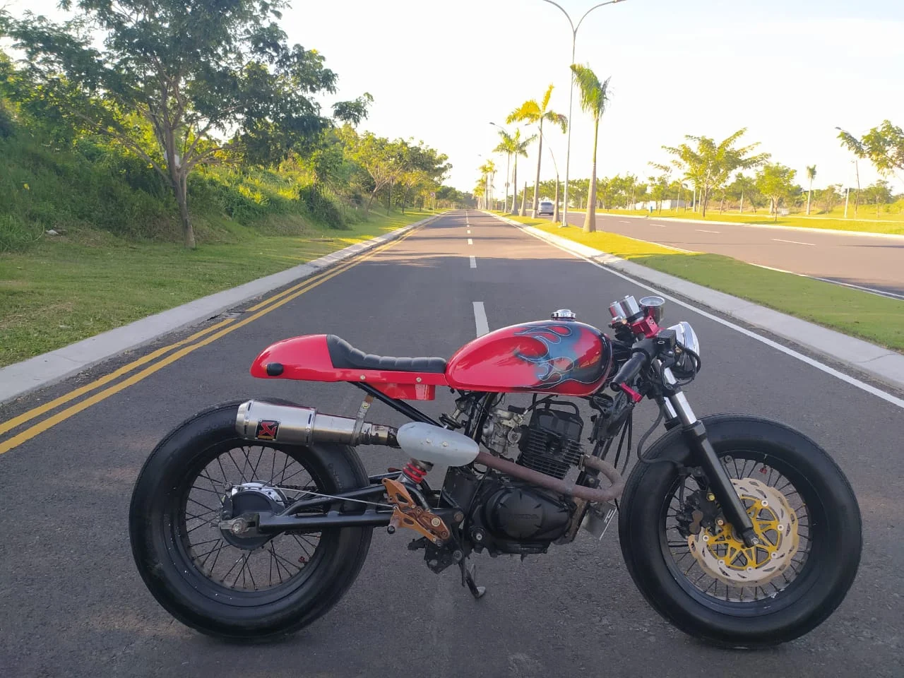 Modifikasi Honda Megapro Mono Caferacer