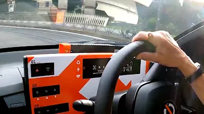 Le Mobilize Duo intègre un système de ventilation assez bruyant qui se reflète parfois dans le pare-brise, gênant un peu la visibilité.